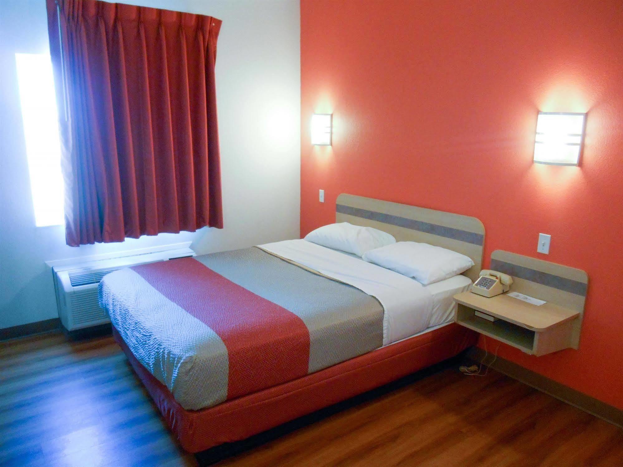 Hotel 6-lemoore, Ca 4*