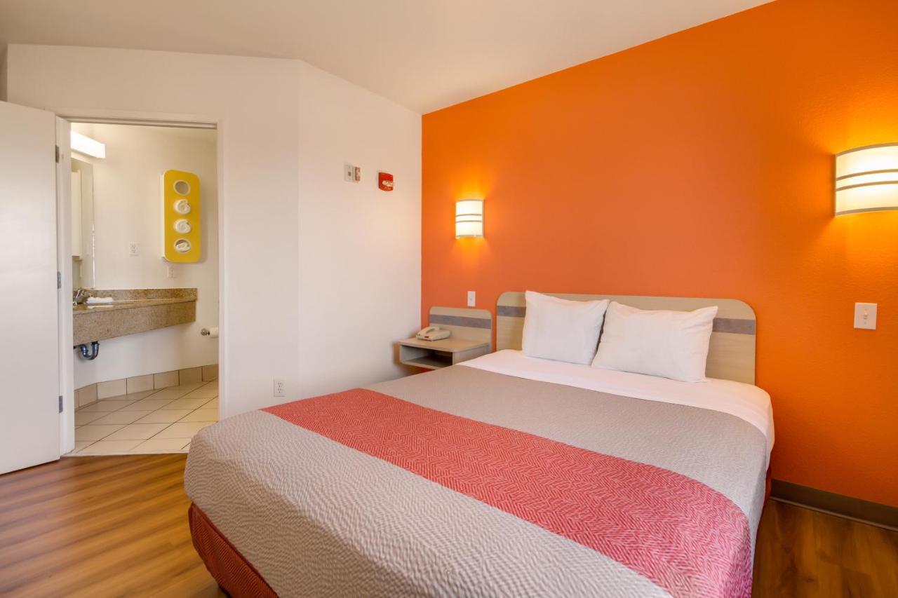 Hotel 6-lemoore, Ca