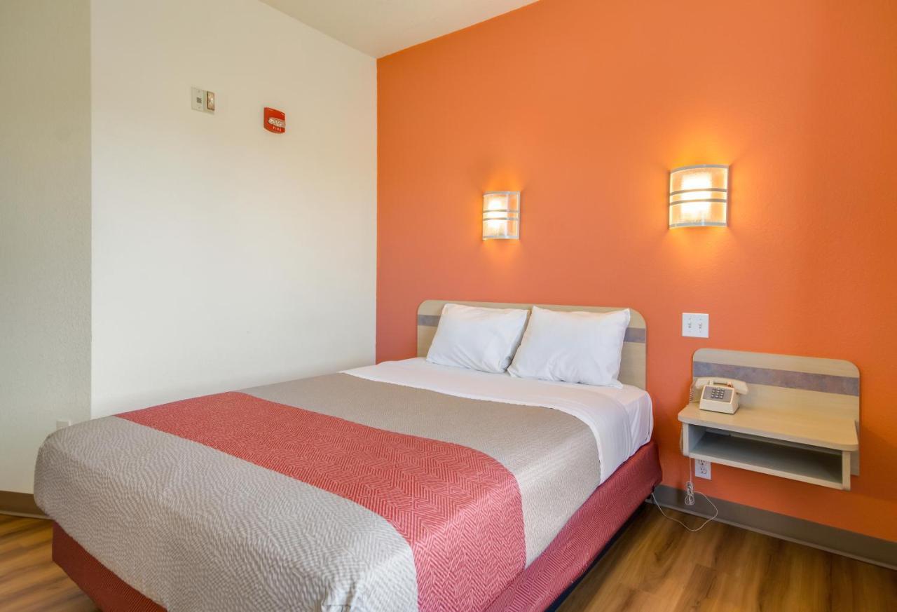 Hotel 6-lemoore, Ca