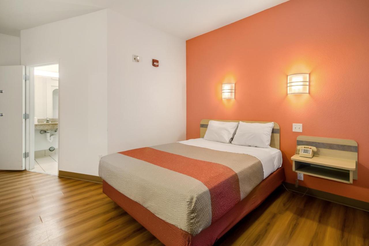 Hotel 6-lemoore, Ca 4*