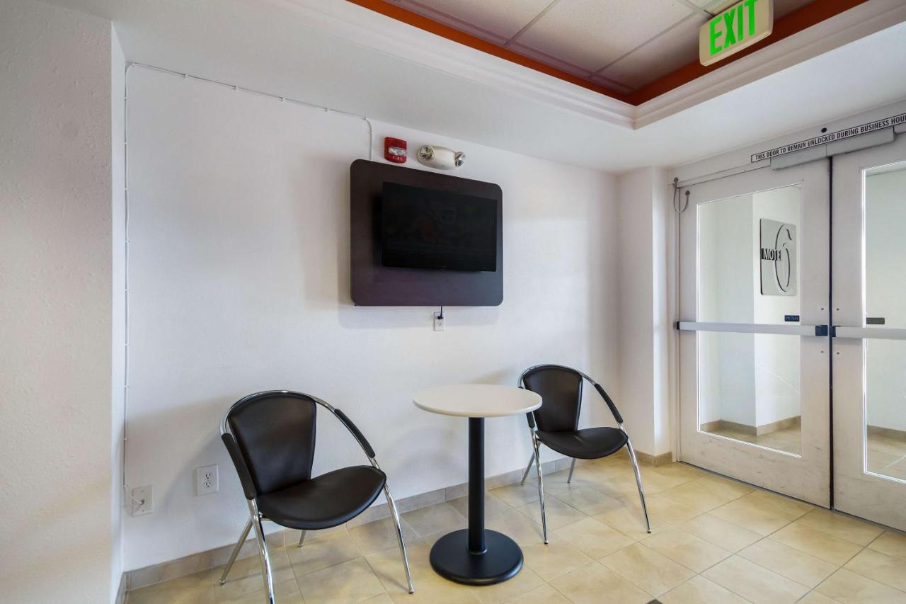 6-lemoore, Ca 4*