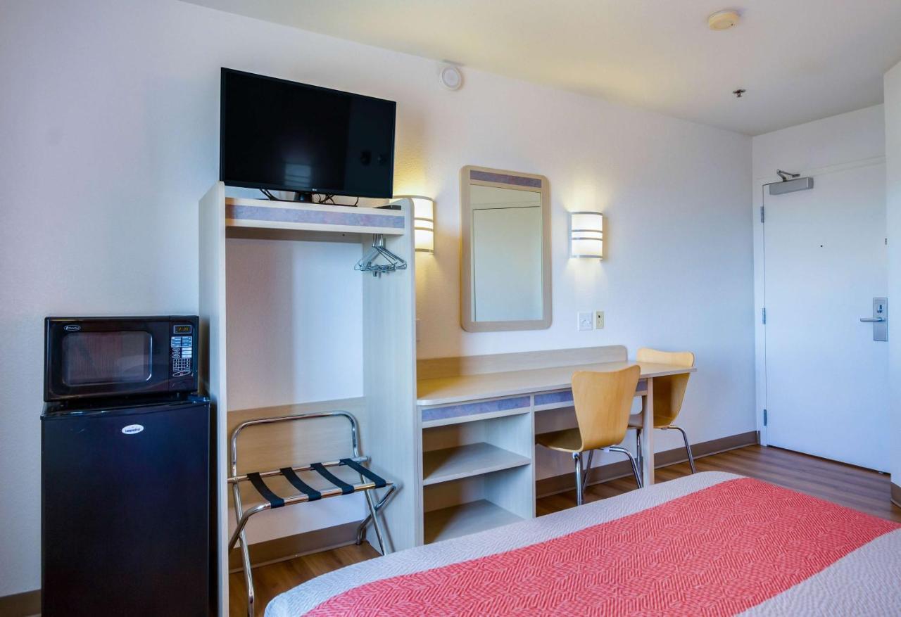 6-lemoore, Ca Hotel